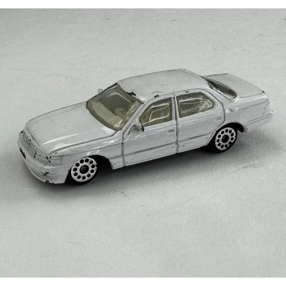 Zee‎ Toys Zyll D114 White Toyota Celsior Lexus LS400 Sedan Diecast Car Vtg 1/64